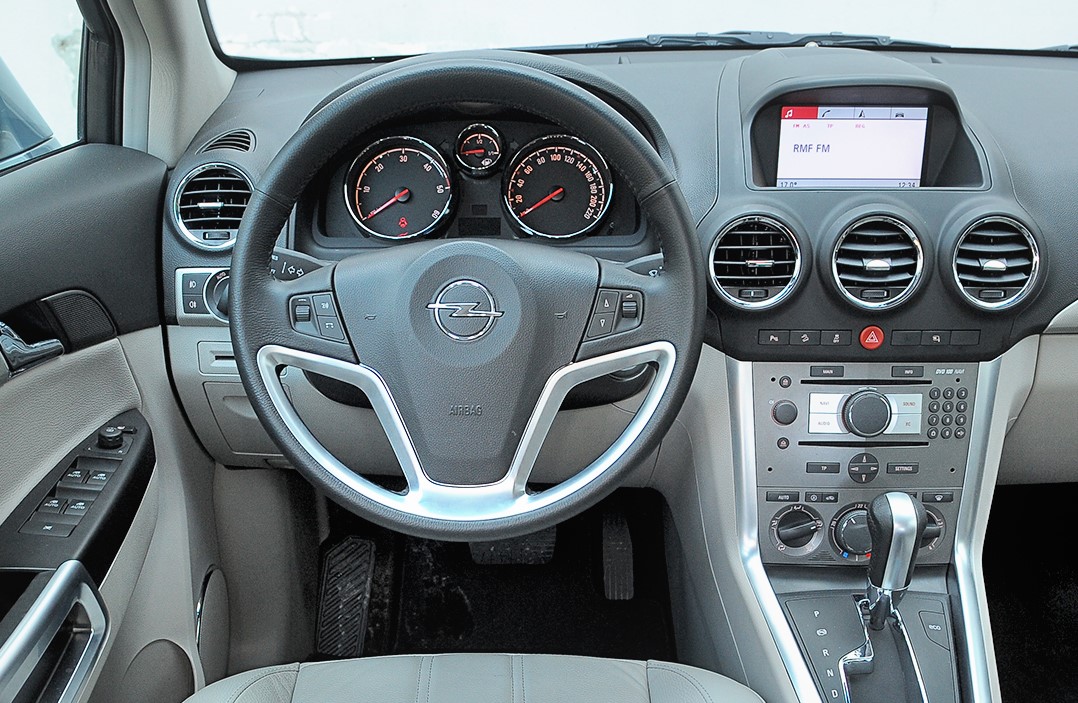 Opel Antara (2006-2017) deska