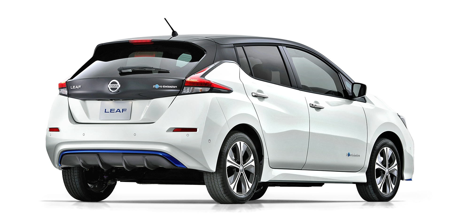 Nissan Leaf tył i bok na neutralnym tle
