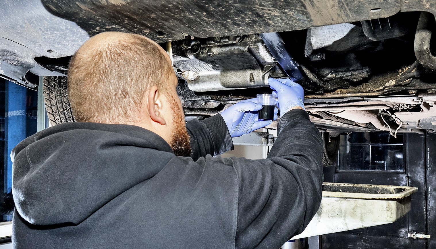 Pobranie próbki oleju przed płukaniem