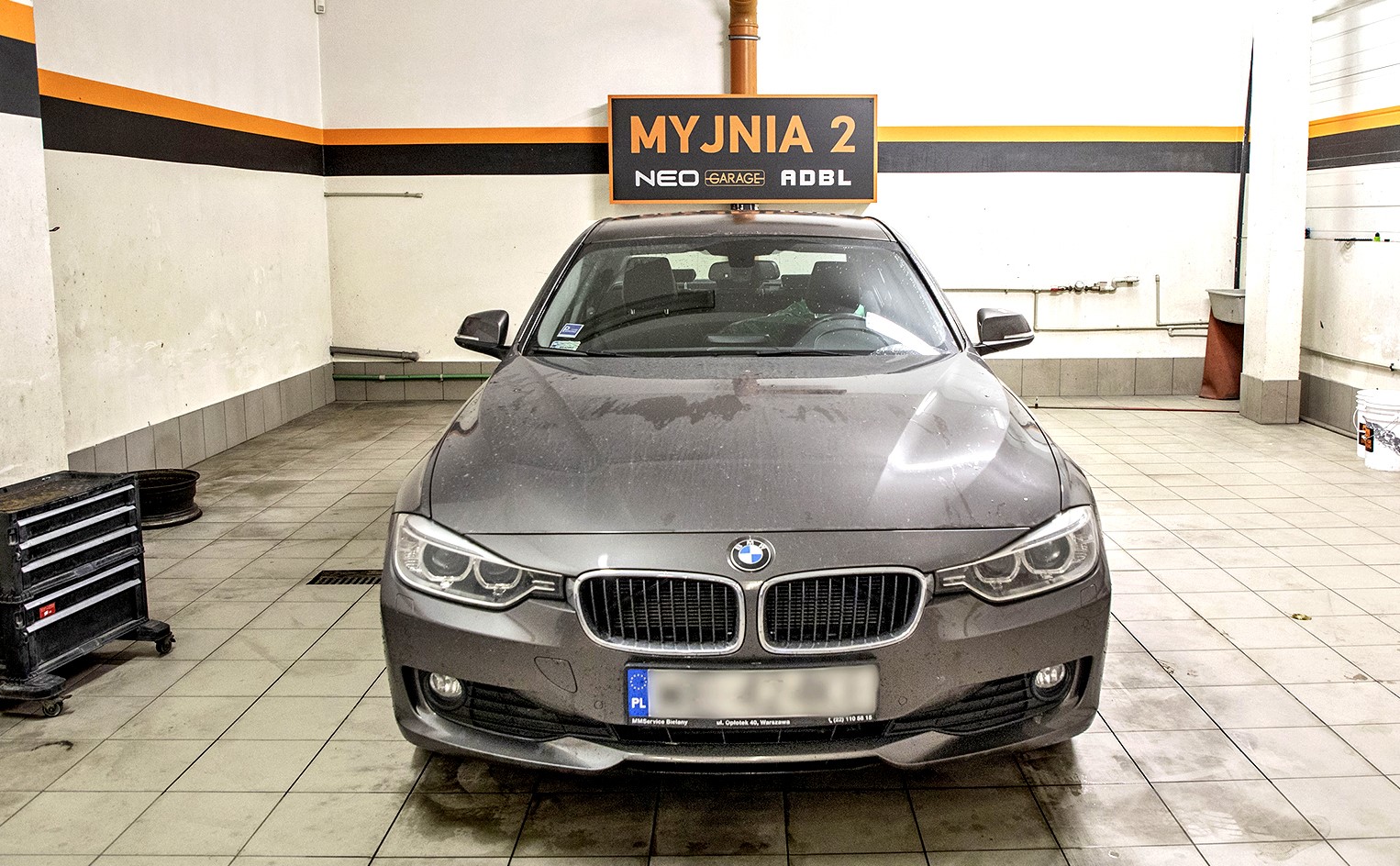 Auto na myjni ręcznej