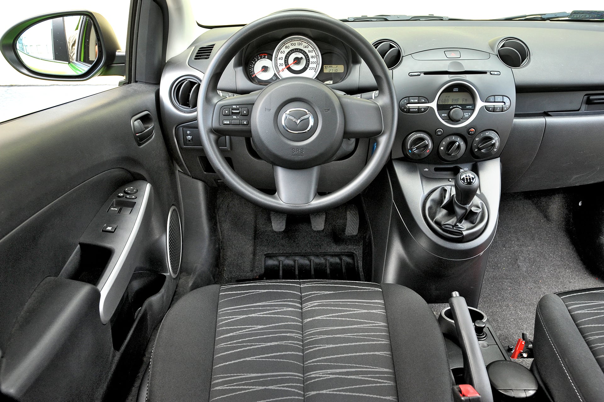 Mazda 2 deska rozdzielcza