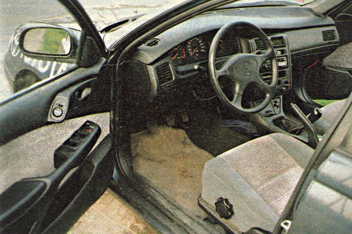 Toyota Carina wnętrze