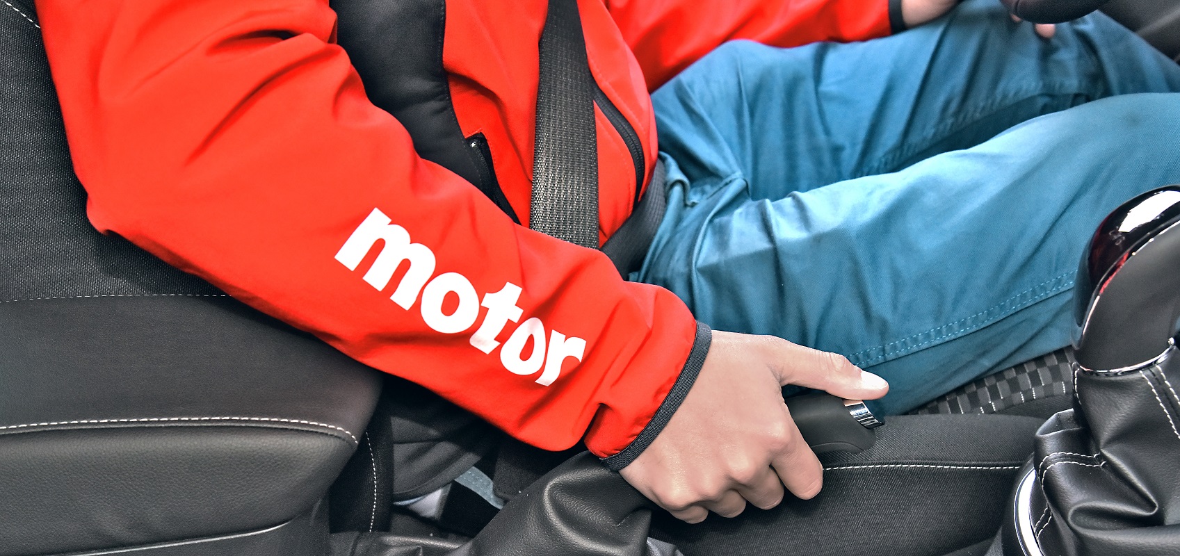 Ręka na hamulcu ręcznym