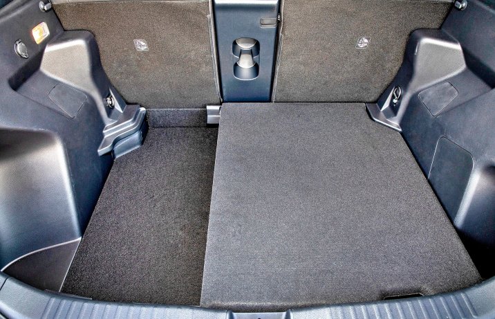 Toyota Yaris Cross 1.5 Hybrid FWD Premiere Edition – bagażnik dzielona podłoga