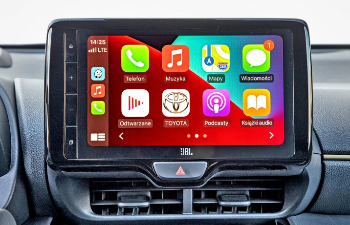 Toyota Yaris Cross 1.5 Hybrid FWD Premiere Edition – deska rozdzielcza