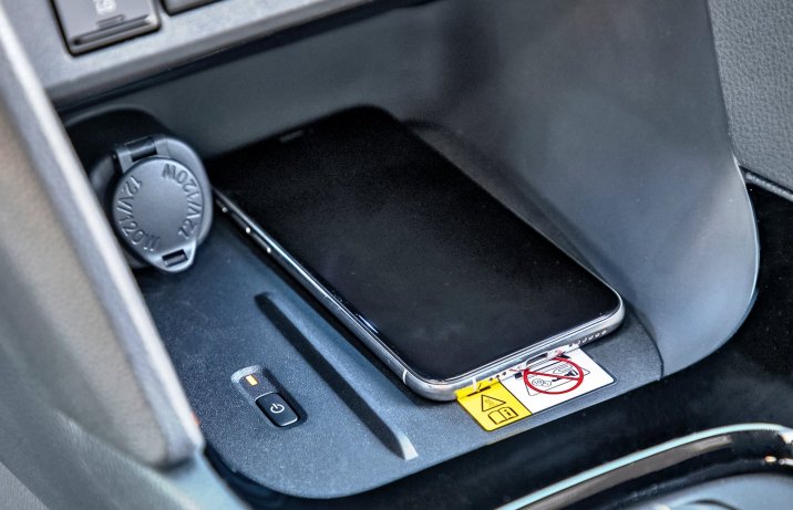 Toyota Yaris Cross 1.5 Hybrid FWD Premiere Edition – ładowarka bezprzewodowa