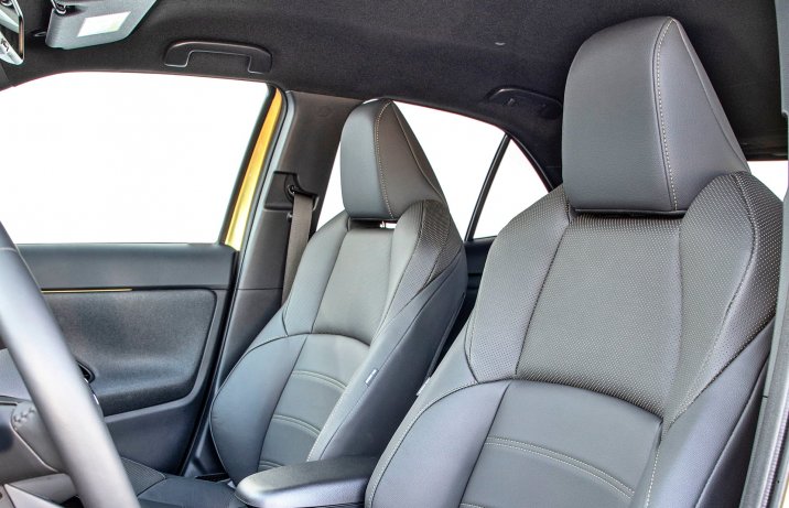 Toyota Yaris Cross 1.5 Hybrid FWD Premiere Edition – fotele