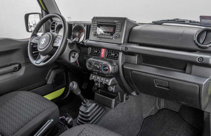 Suzuki Jimny 1.5 VVT Pro deska rozdzielcza