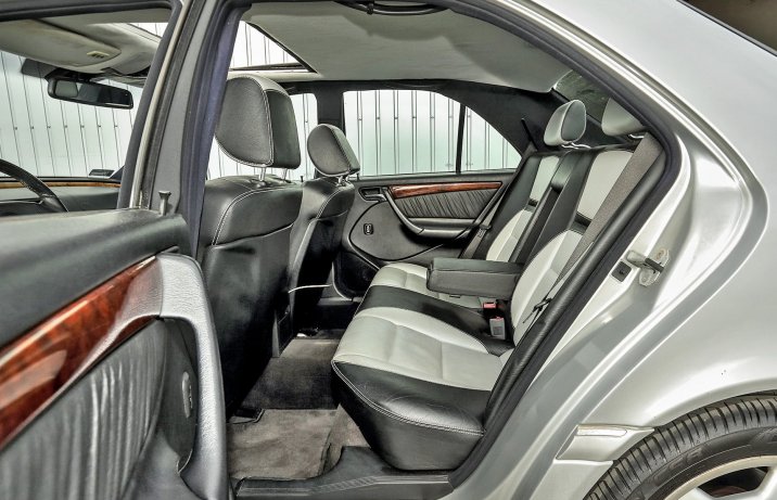 Mercedes klasy C W202 AMG – kanapa