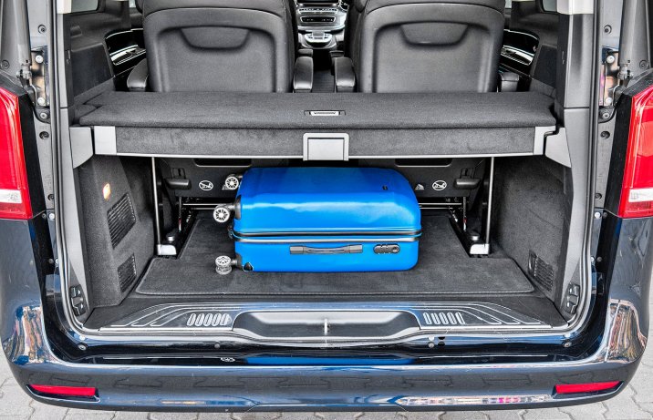 Mercedes V 250 d Avantgarde bagażnik z walizką