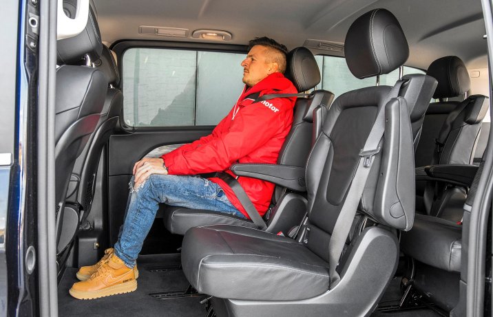 Mercedes V 250 d Avantgarde fotele drugiego rzędu