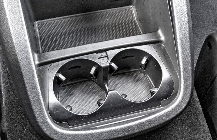 Mercedes V 250 d Avantgarde schowek w konsoli środkowej