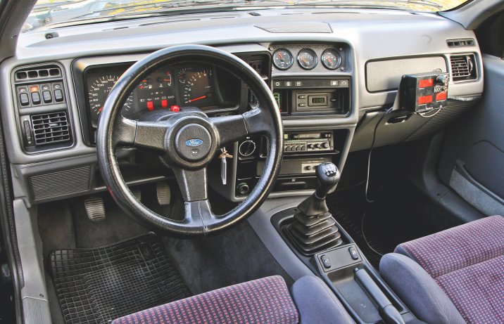 Ford Sierra RS Cosworth deska rozdzielcza