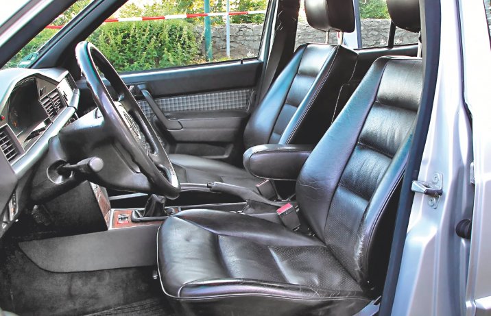 Mercedes 190 E 3.2 AMG fotele
