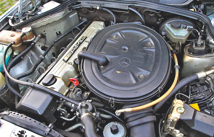 Mercedes 190 E 3.2 AMG silnik