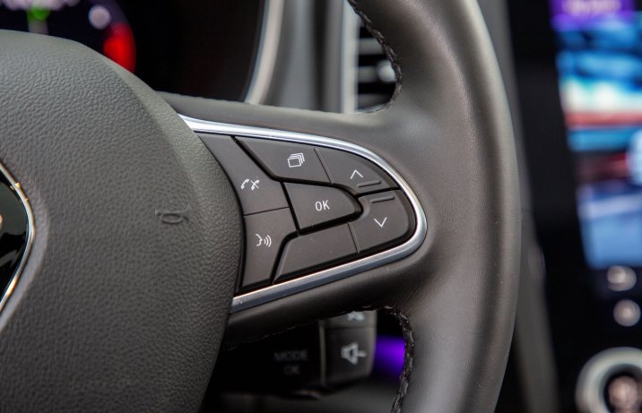 Renault Talisman Grandtour – przyciski na kierownicy