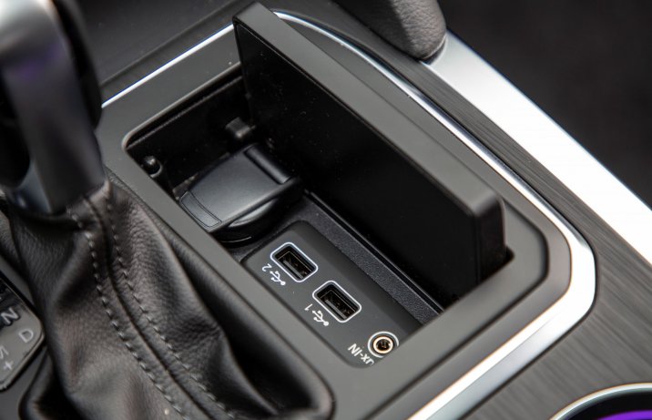 Renault Talisman Grandtour – gniazda 12 V, AUX, USB