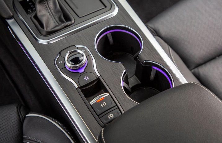Renault Talisman Grandtour – panel do obsługi ekranu, trybów jazdy i hamulca ręcznego