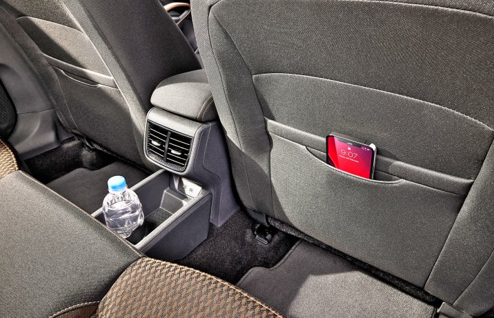 Nowa Skoda Fabia – fotel kieszeń na smrtfon