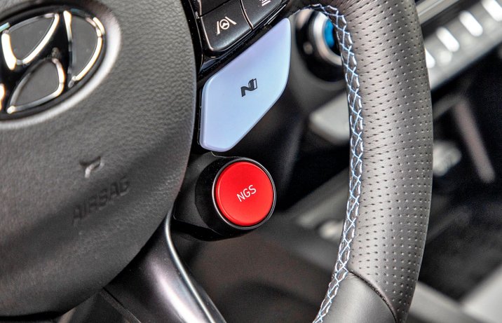 Hyundai Kona N – przycisk NGS