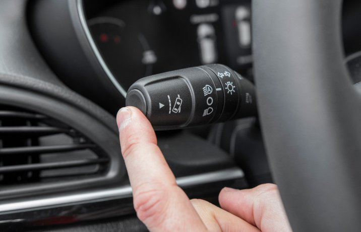 Fiat Tipo Cross – przełączniki w dźwigni kierunkowskazów