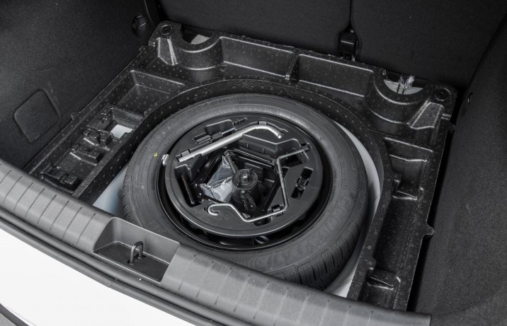 Fiat Tipo Cross – bagażnik, koło zpasaowe