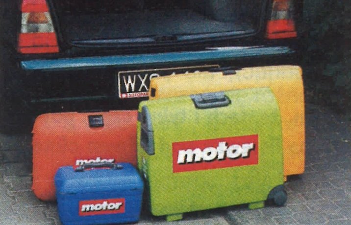 Polonez Kombi GSI 1.6 – bagażnik z walizkami ustawionymi przy aucie