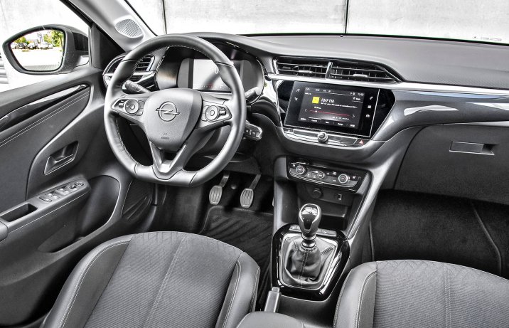 Opel Corsa 1.2 Turbo Elegance – deska rozdzielcza