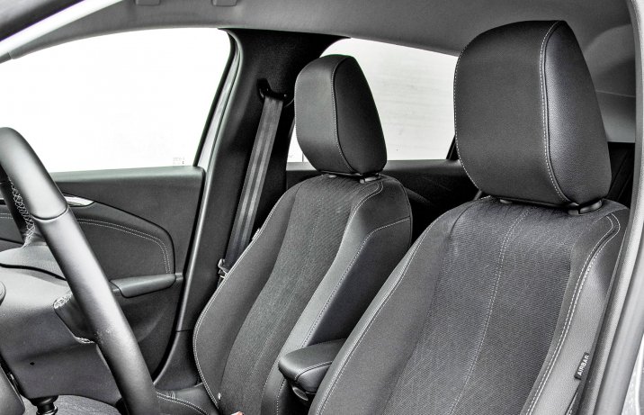 Opel Corsa 1.2 Turbo Elegance – fotele