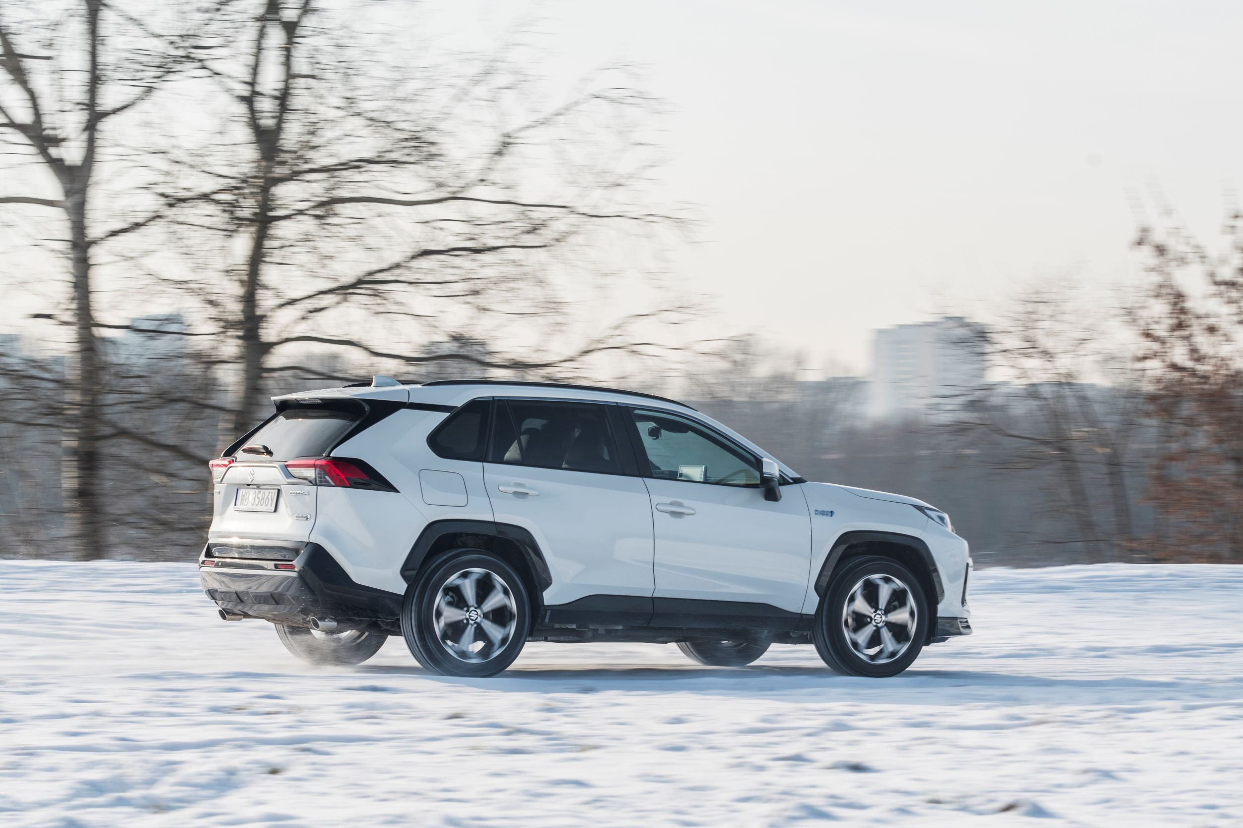 KSZ_SUZUKI_ACROSS_ELEGANCE_PHEV_DYNAMIKA_015