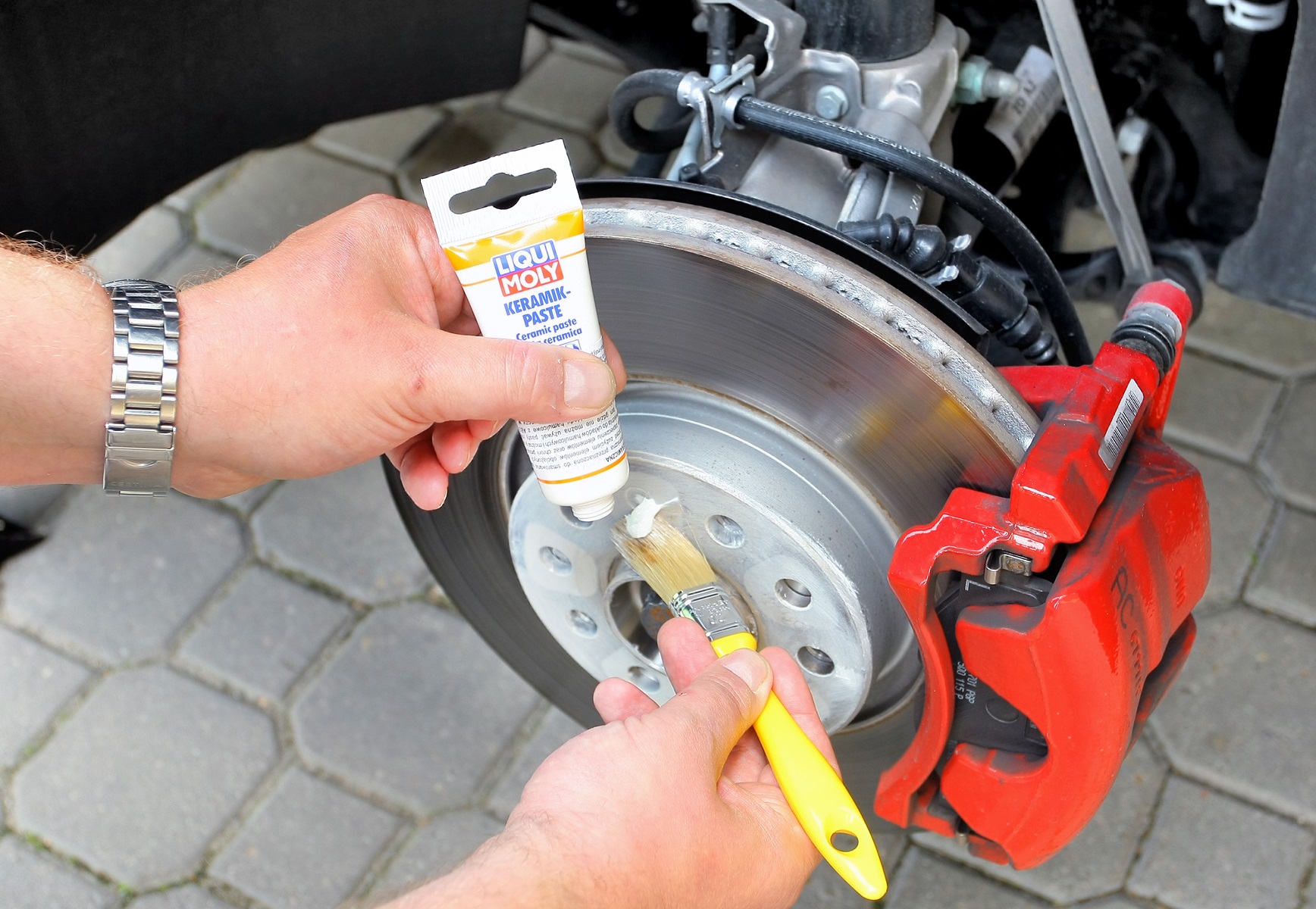 smarowanie piasty pastą ceramiczną