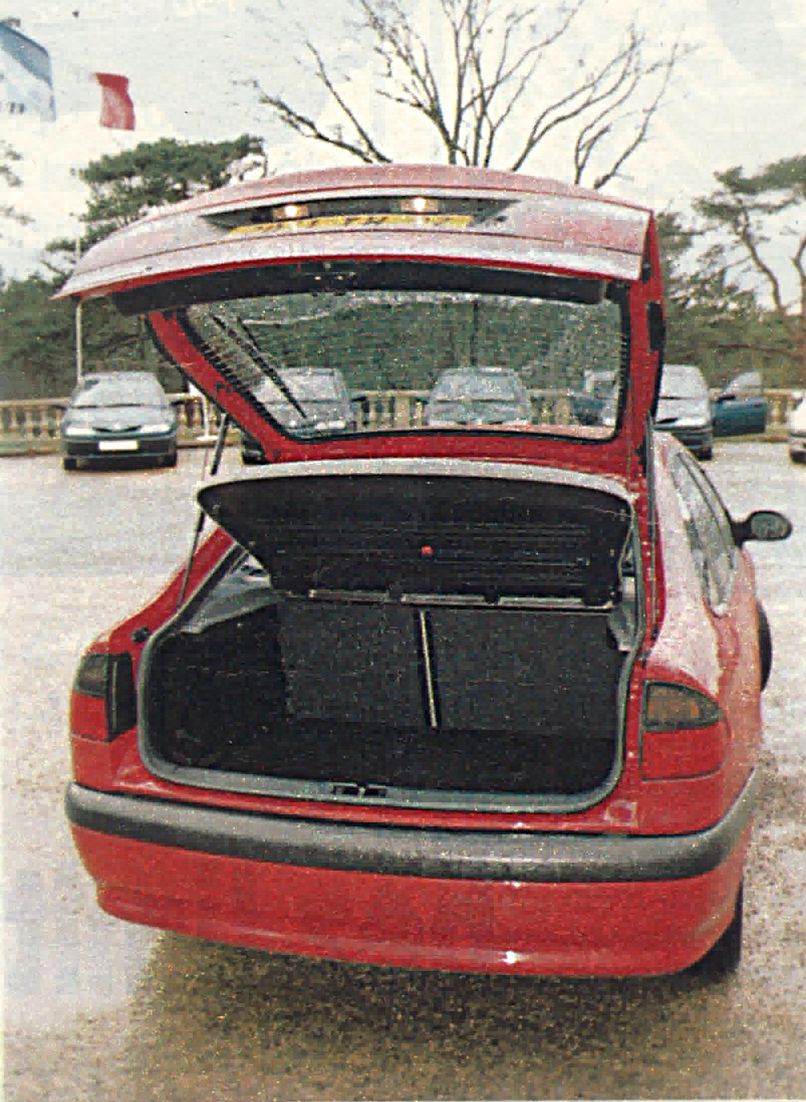 Reanult Laguna I bagażnik