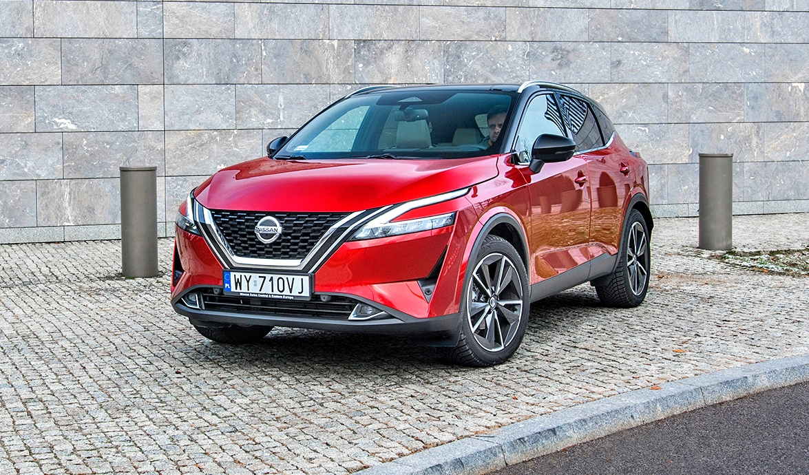 Nissan Qashqai 1.3 DIG-T MHEV Xtronic 4WD Tekna przód i bok