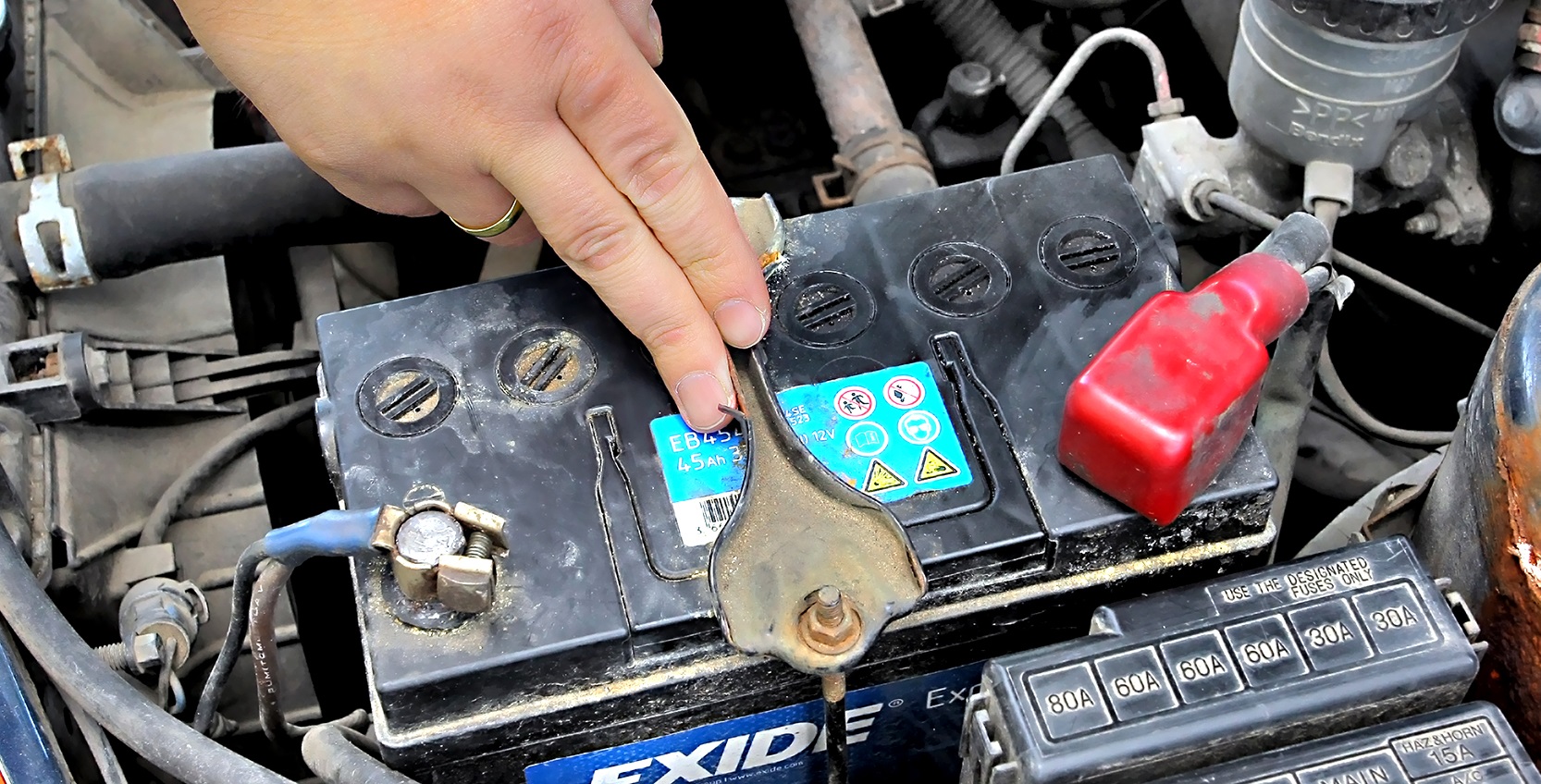 mocowanie akumulatora