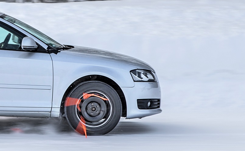 Opaska śniegowa na kręcącym się kole