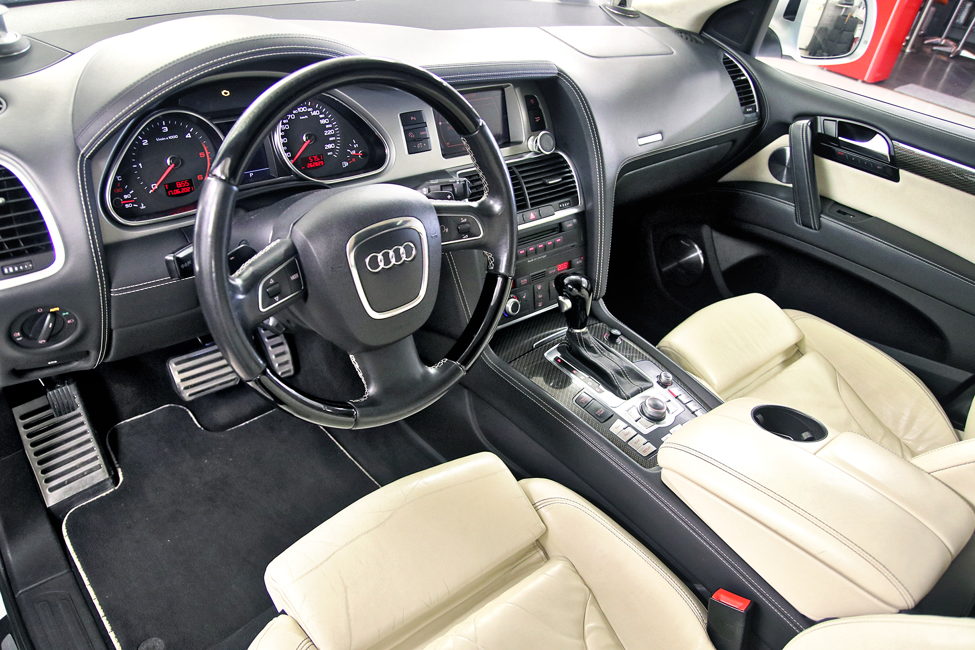 Uzywane Audi Q7 - wnętrze 