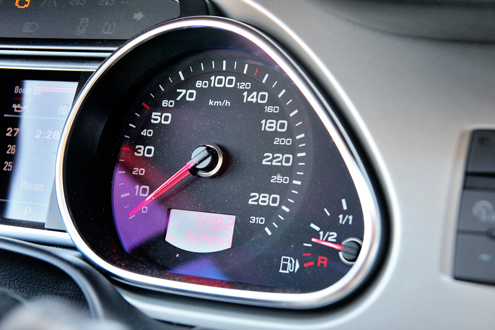 Uzywane Audi Q7 V12 TDI - predkosciomierz