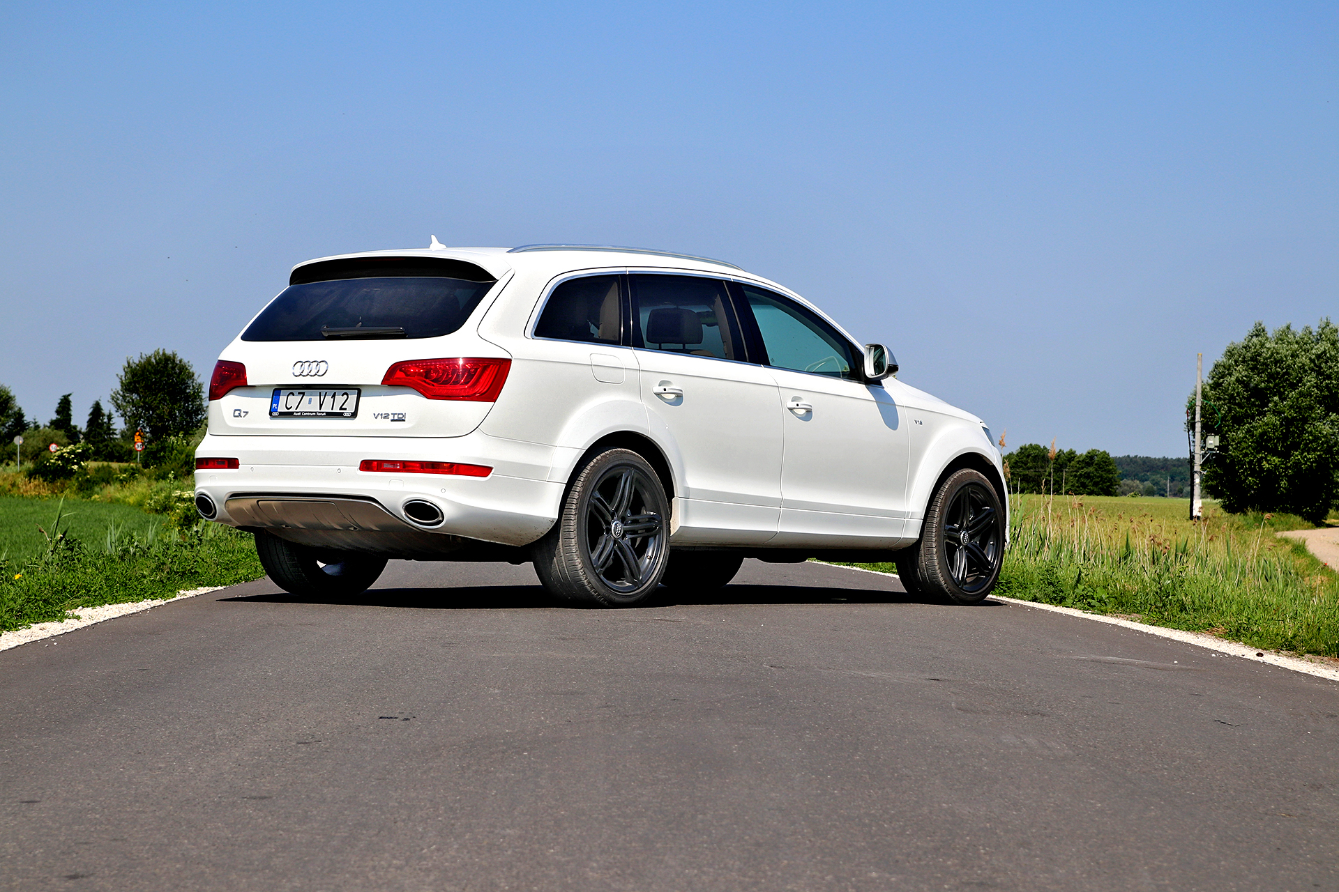 Uzywane Audi Q7 V12 TDI z tylu