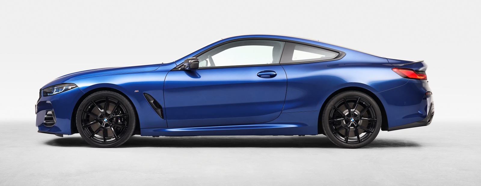 BMW serii 8 Coupe bok