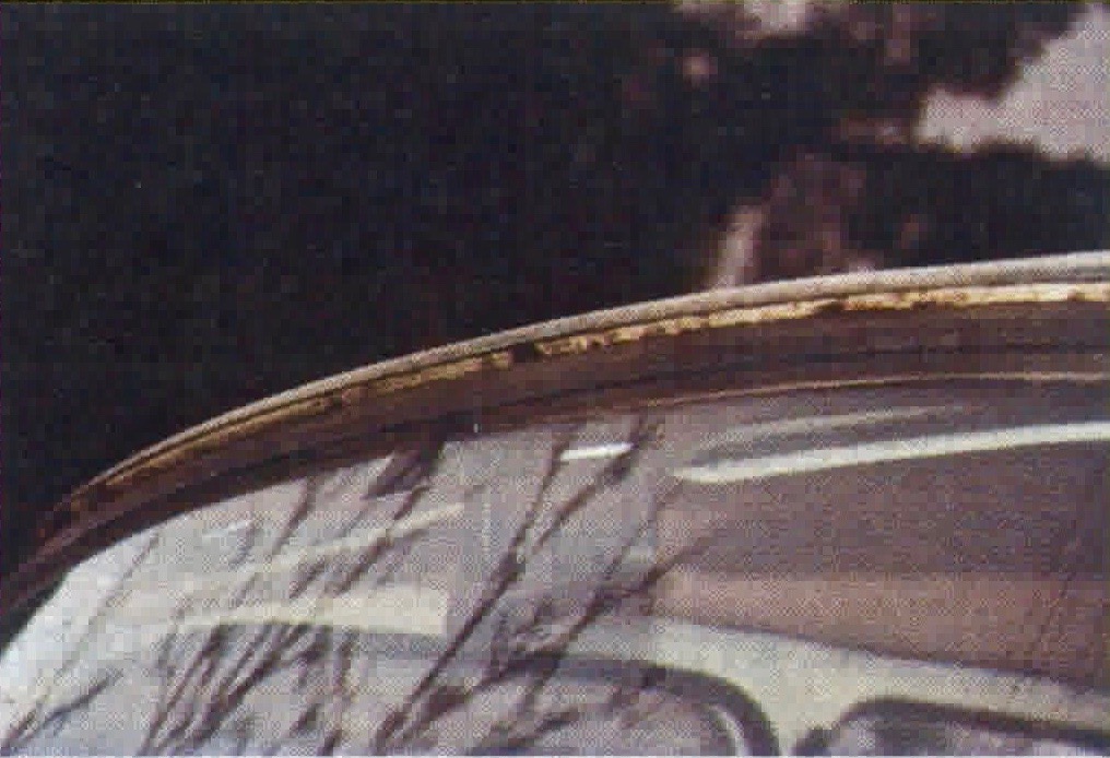 Trabant korozja nad szybą