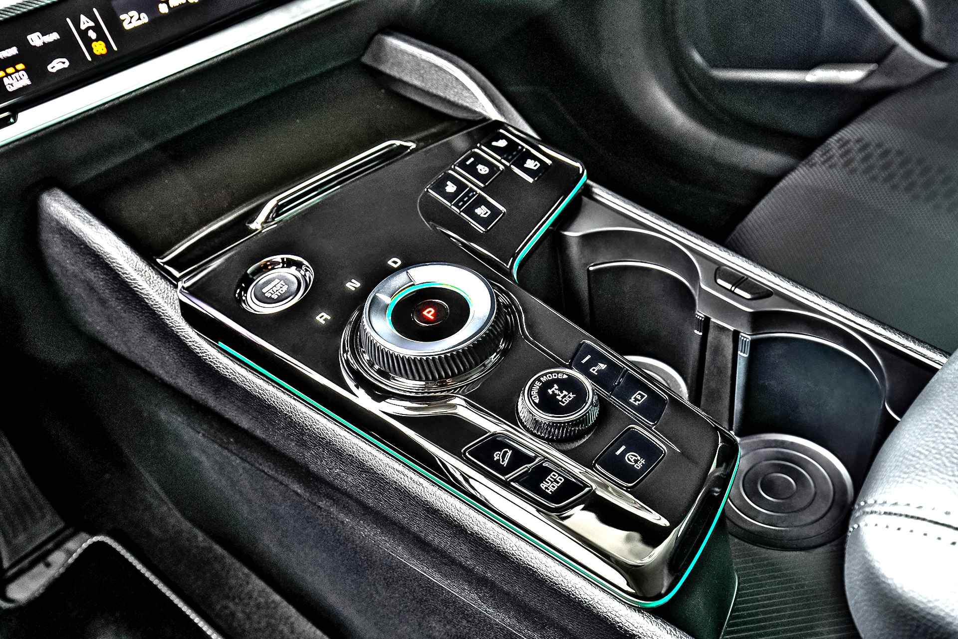 Kia Sportage panel sterowania na tunelu środkowym