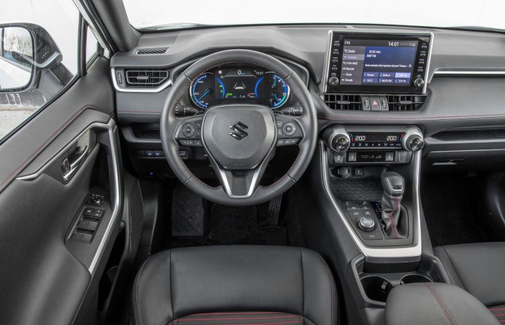 Suzuki Across 2.5 Plug-in Hybrid – deska rozdzielcza
