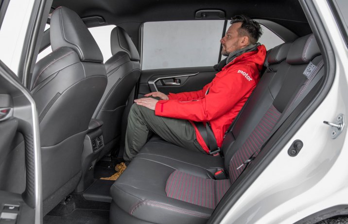 Suzuki Across 2.5 Plug-in Hybrid – kanapa