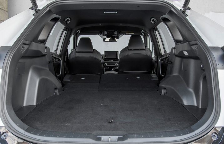 Suzuki Across 2.5 Plug-in Hybrid – bagażnik