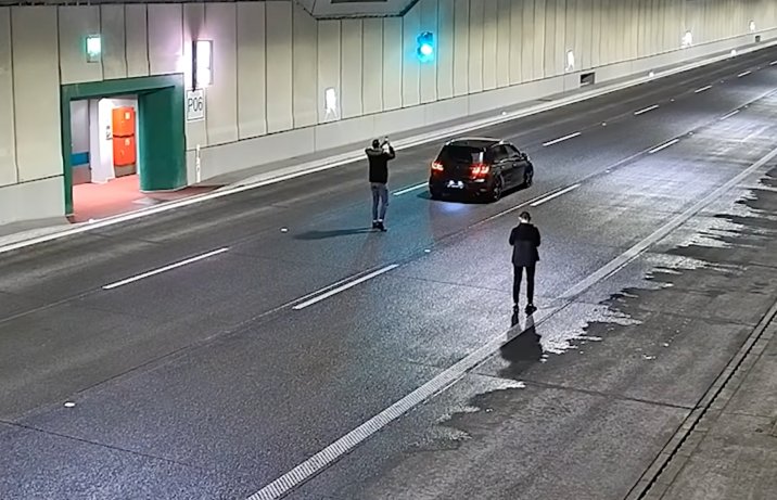 sesja zdjęciowa samochodu w tunelu pod Ursynowem