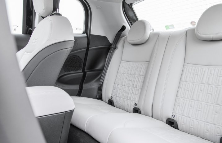 Fiat 500e 3+1 kanapa