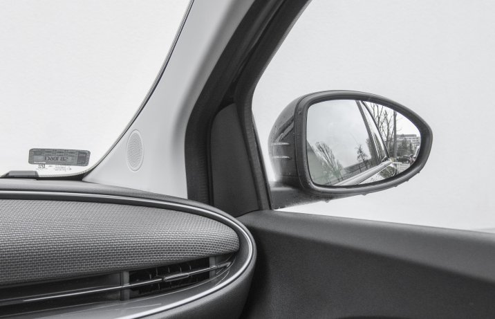 Fiat 500e 3+1 słupek z lusterkiem