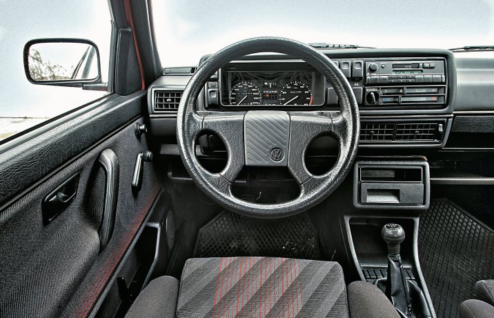 VW Golf II GTI – deska rozdzielcza