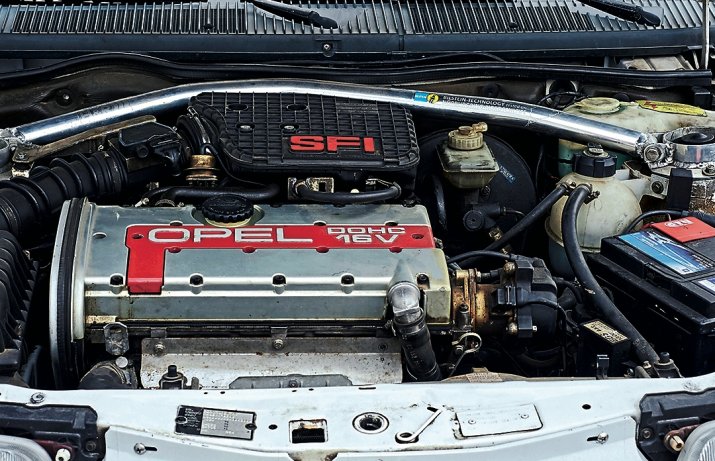 Opel Kadett E GSi – silnik