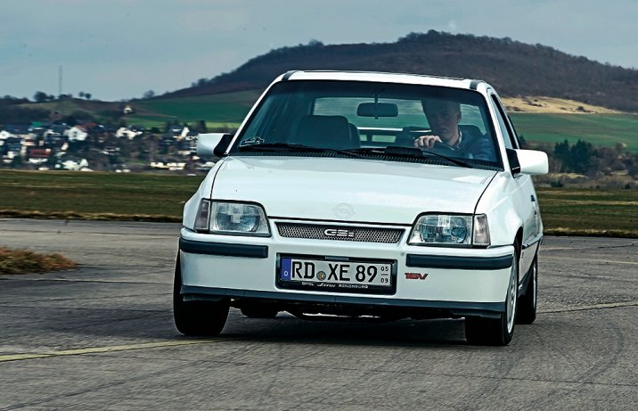 Opel Kadett E GSi – przód